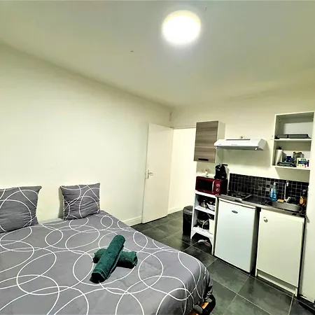 Confortable Proche Gare Apartamento Melun